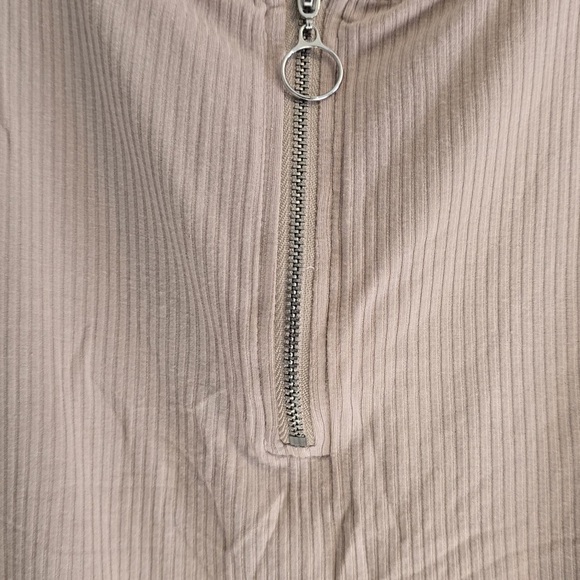 Garage Taupe Ribbed Top - Picture 3 of 16